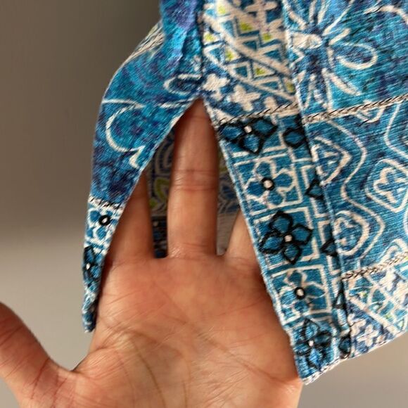 SCRUBS Multi-color Pattered Patchwork Scrub Top - Picture 9 of 9